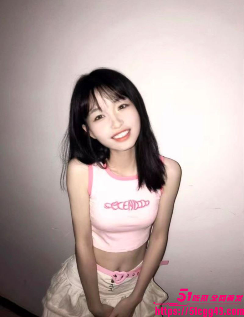 广西大四学生妹陈思思抠逼自慰视频被男友曝光！ 1