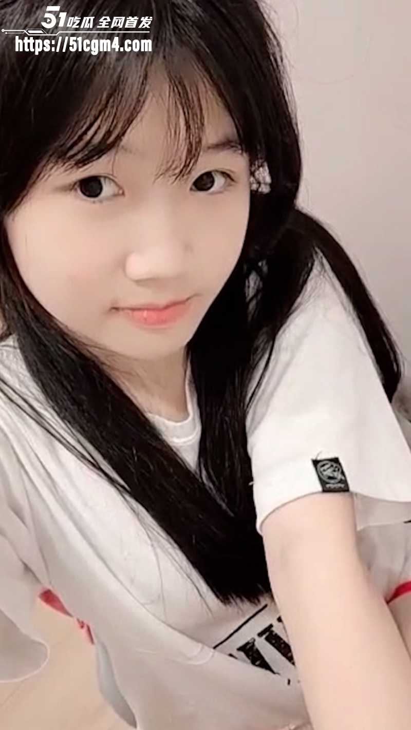 18岁清纯高中妹 被网友调教自拍视频曝光 2