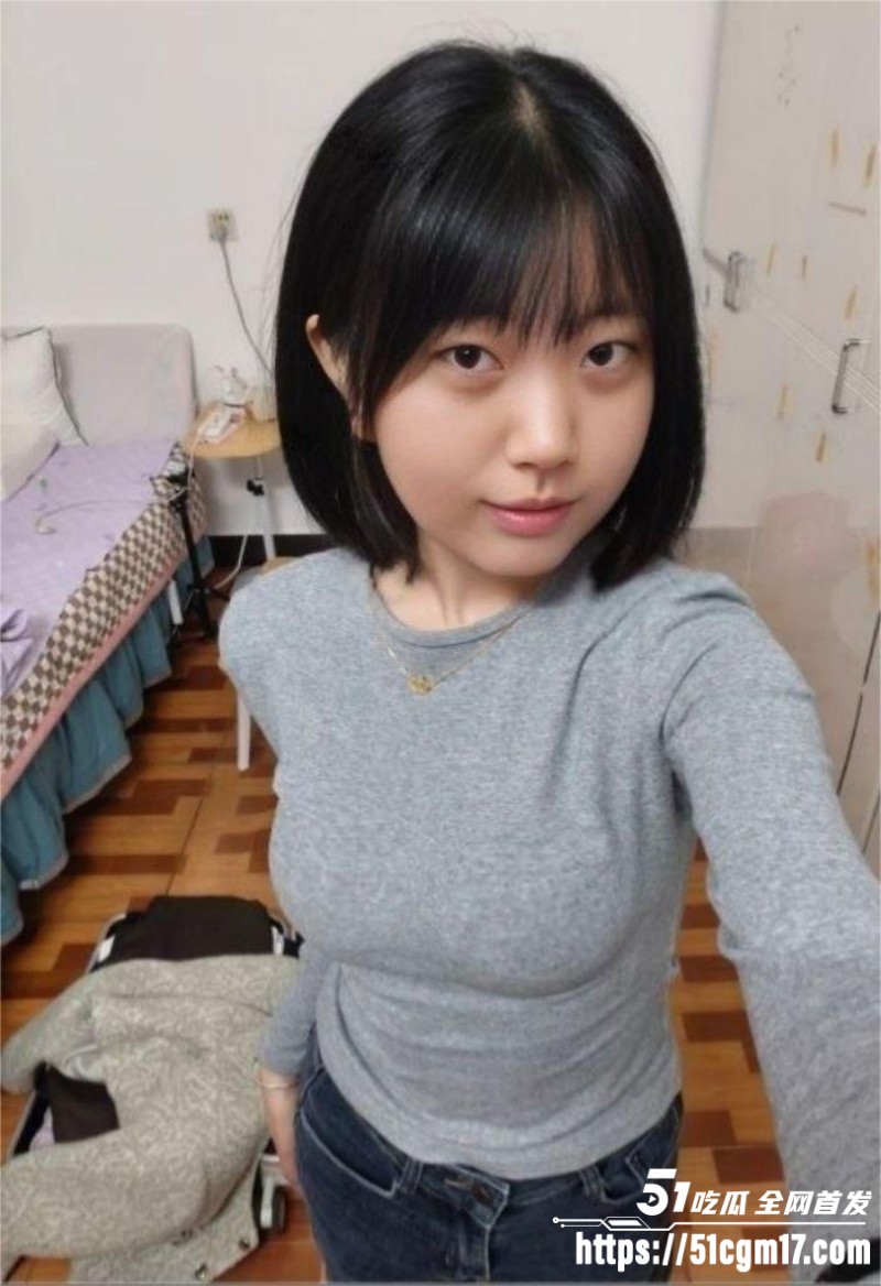 日本素人大学生裸贷自拍 2
