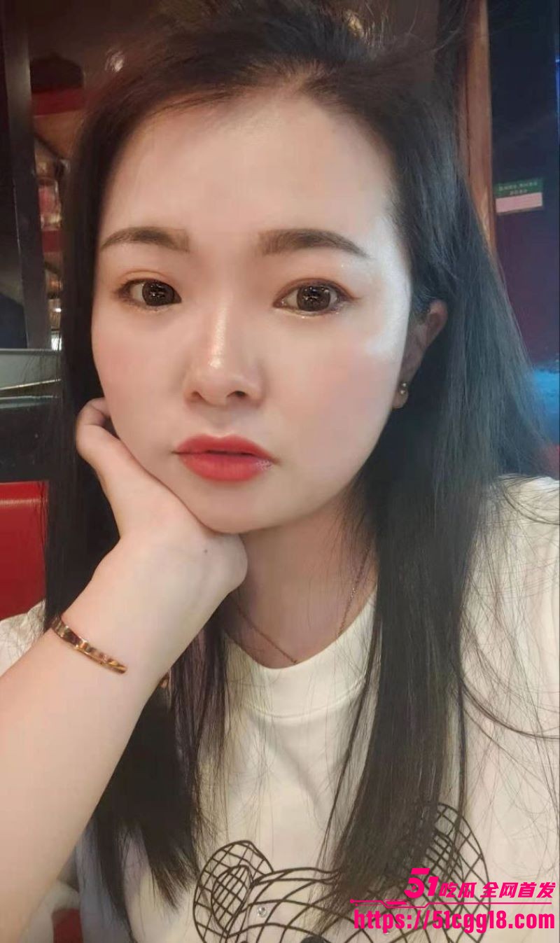 巨婴妈宝男洗澡睡觉都要老妈陪 1