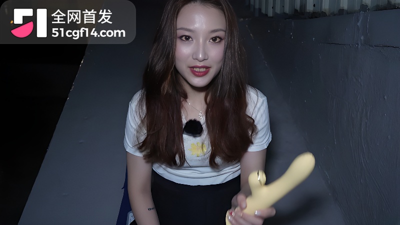 台湾母狗 薇傲 测评黄色震动棒 1