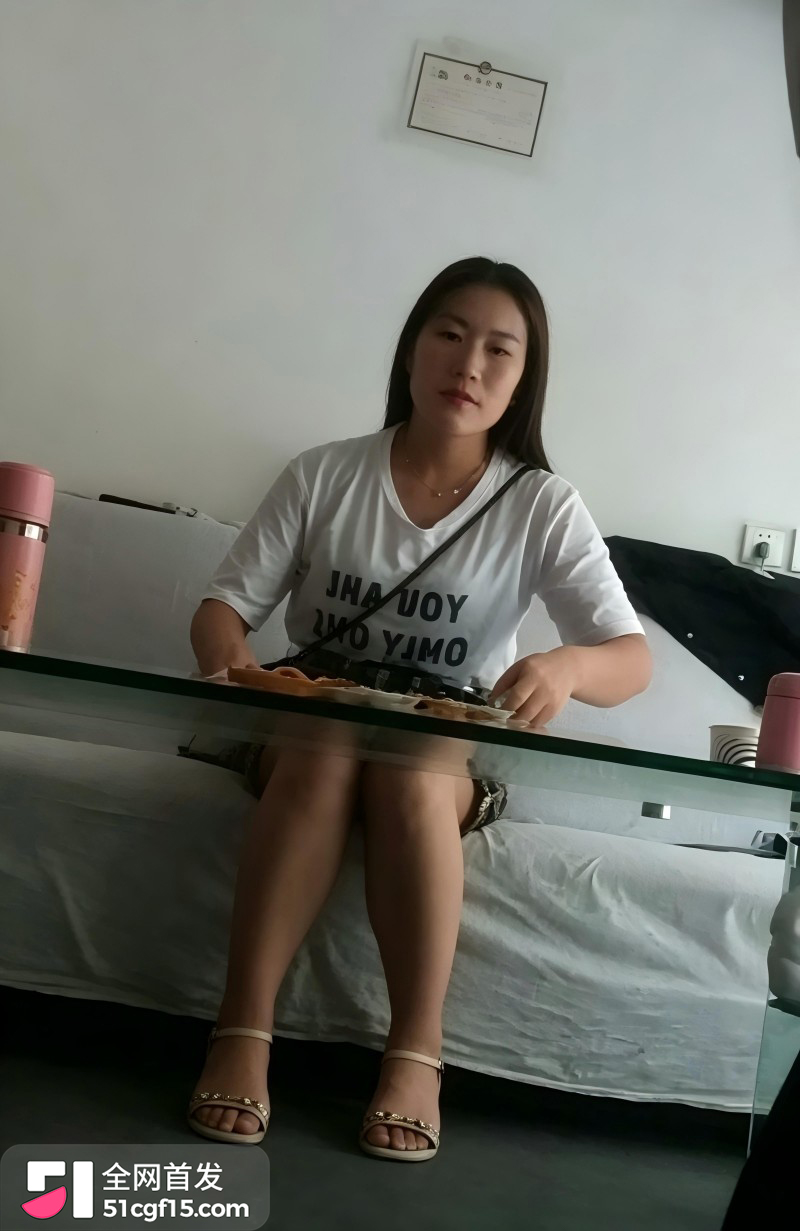 城中村扫街实录 嫖娼红西装性感少妇2