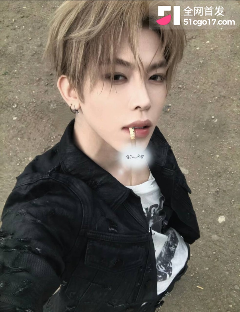 500万粉情侣博主Alex和一雯白订婚后闪分 6
