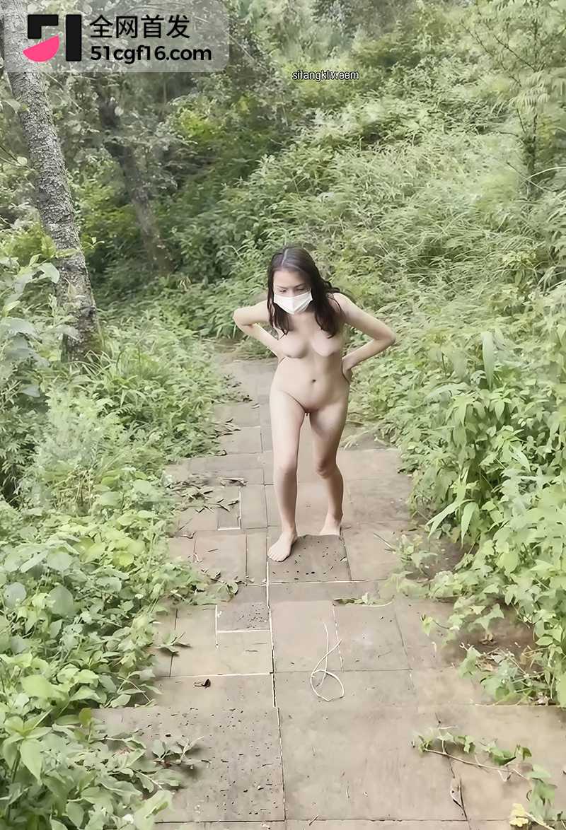 国产露出大神菠萝调教萌妹绿荫小径裸身挑逗3拷贝
