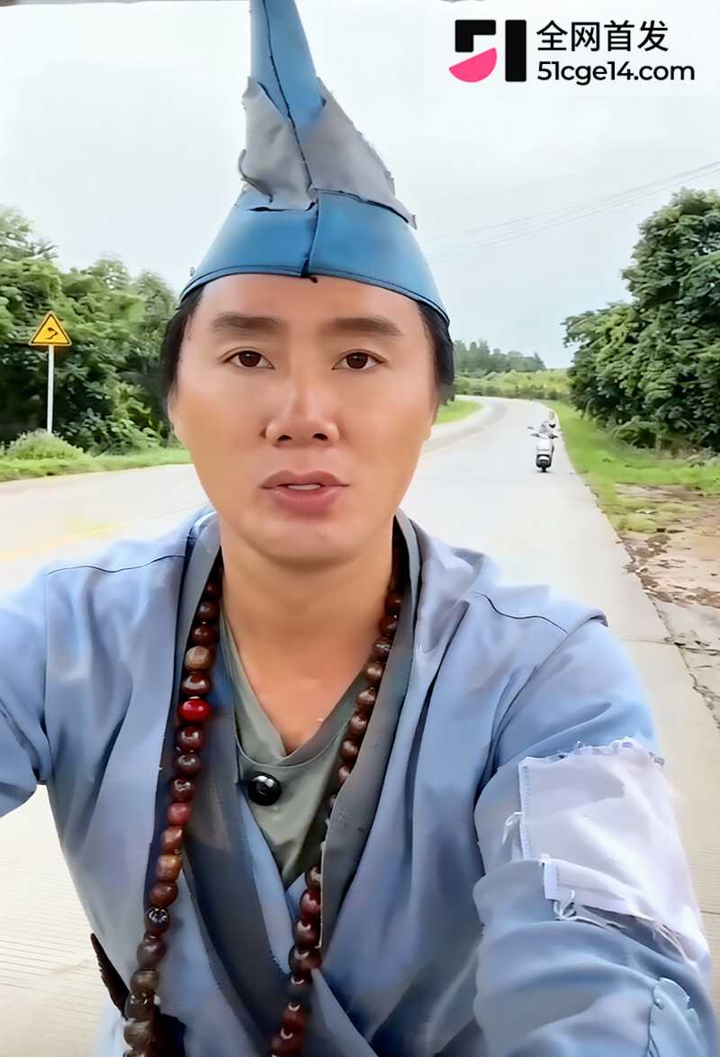 济公徒步遭车祸被撞飞 1 拷贝