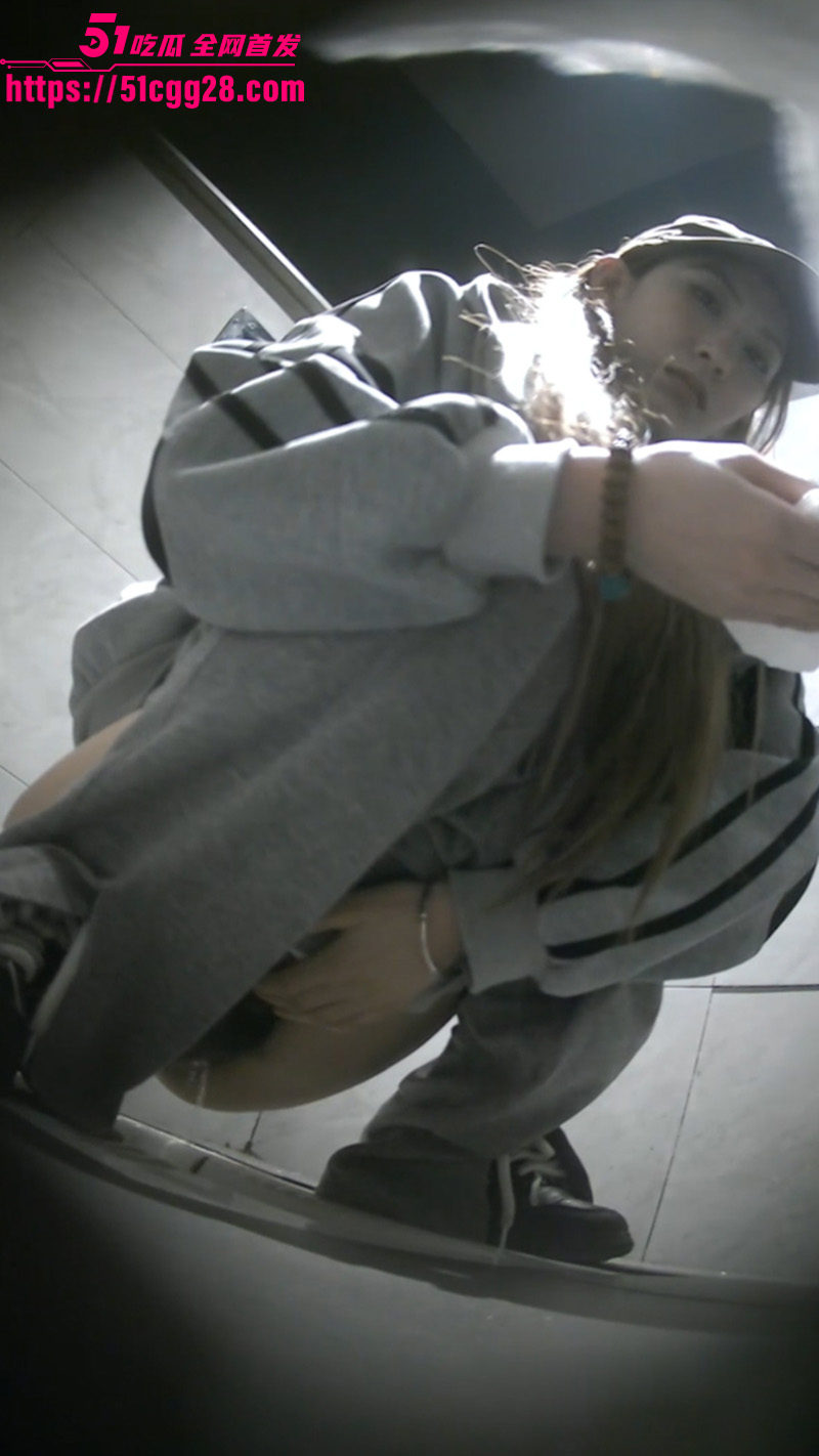 酒吧女厕所偷拍合集1