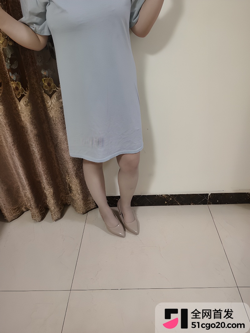 海角大神乱伦皮皮小姨穿灰丝厨房被摸胸1