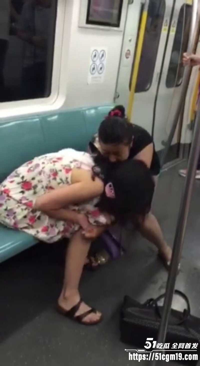 小仙女和大姨地铁互撕 8