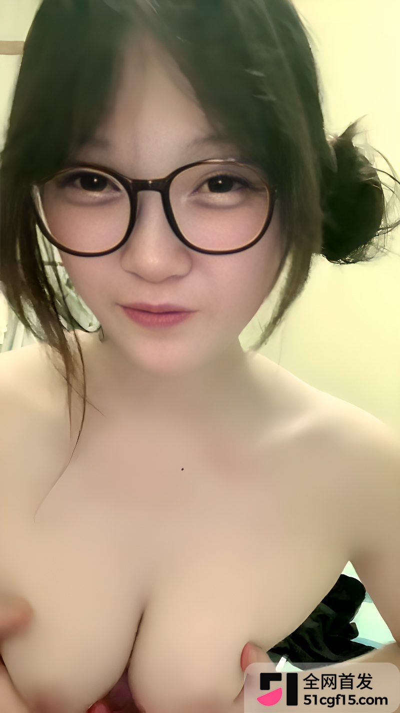 极品反差眼镜妹 洛洛 直播大秀4