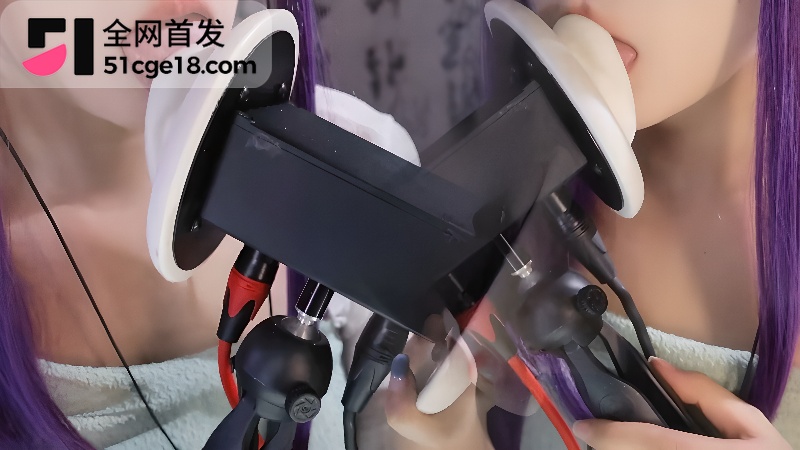 ASMR声控博主 呆呆娜不呆 舔耳诱惑 3