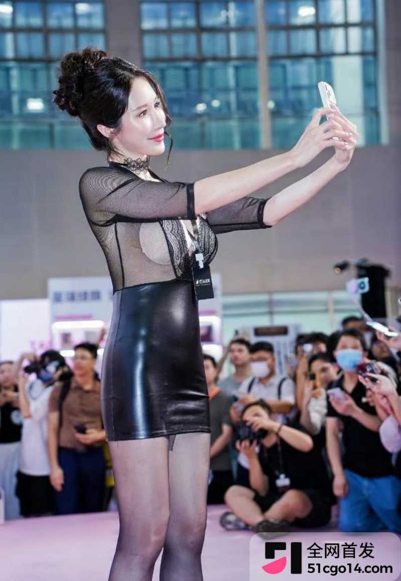 台湾辣模 辛尤里 广州展会线下首秀10