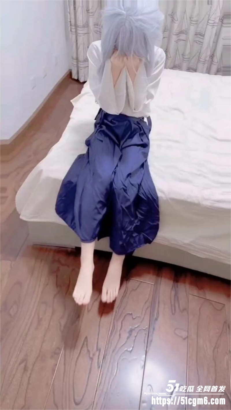 萝莉福利姬 柔柔呱 神里绫华制服私拍   1