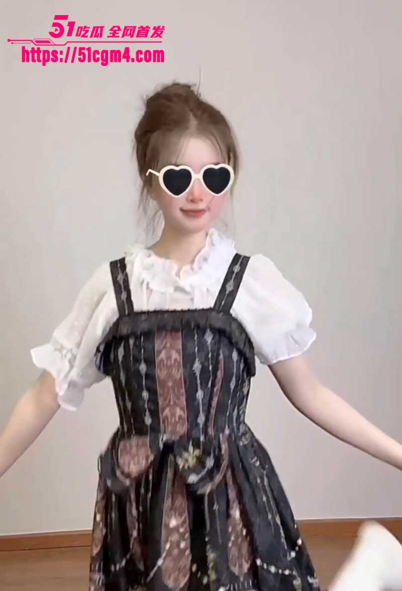 超可爱福利姬以安裸舞合集流出 1 拷贝