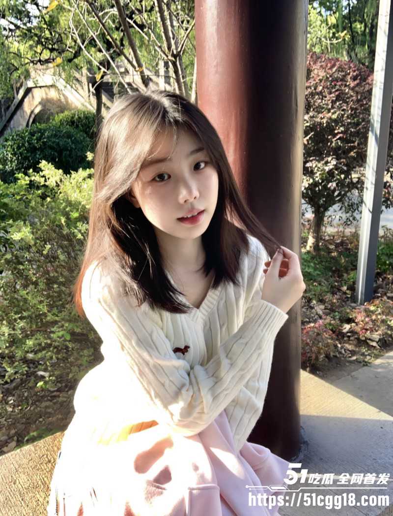 意淫自己妹妹落地窗前暴操妹妹01