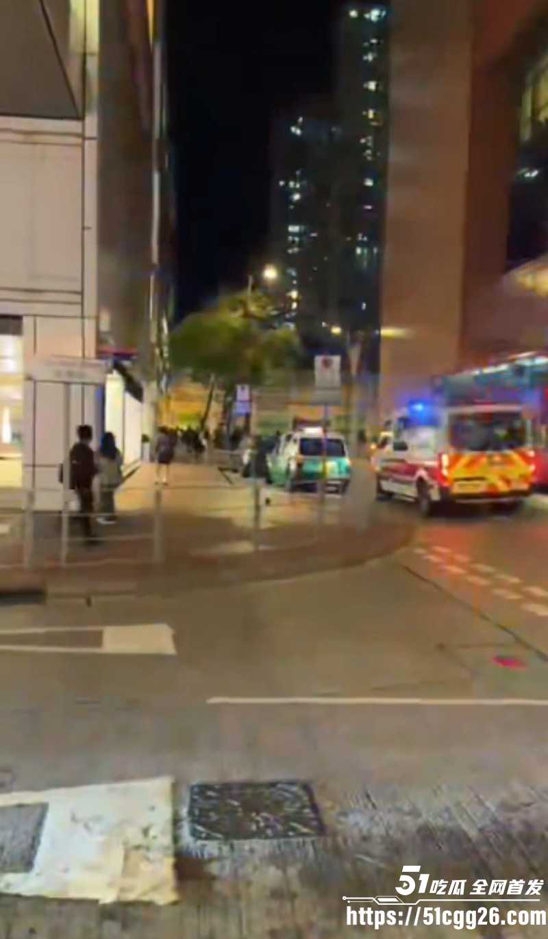 香港屯门市广场持刀伤人事件05