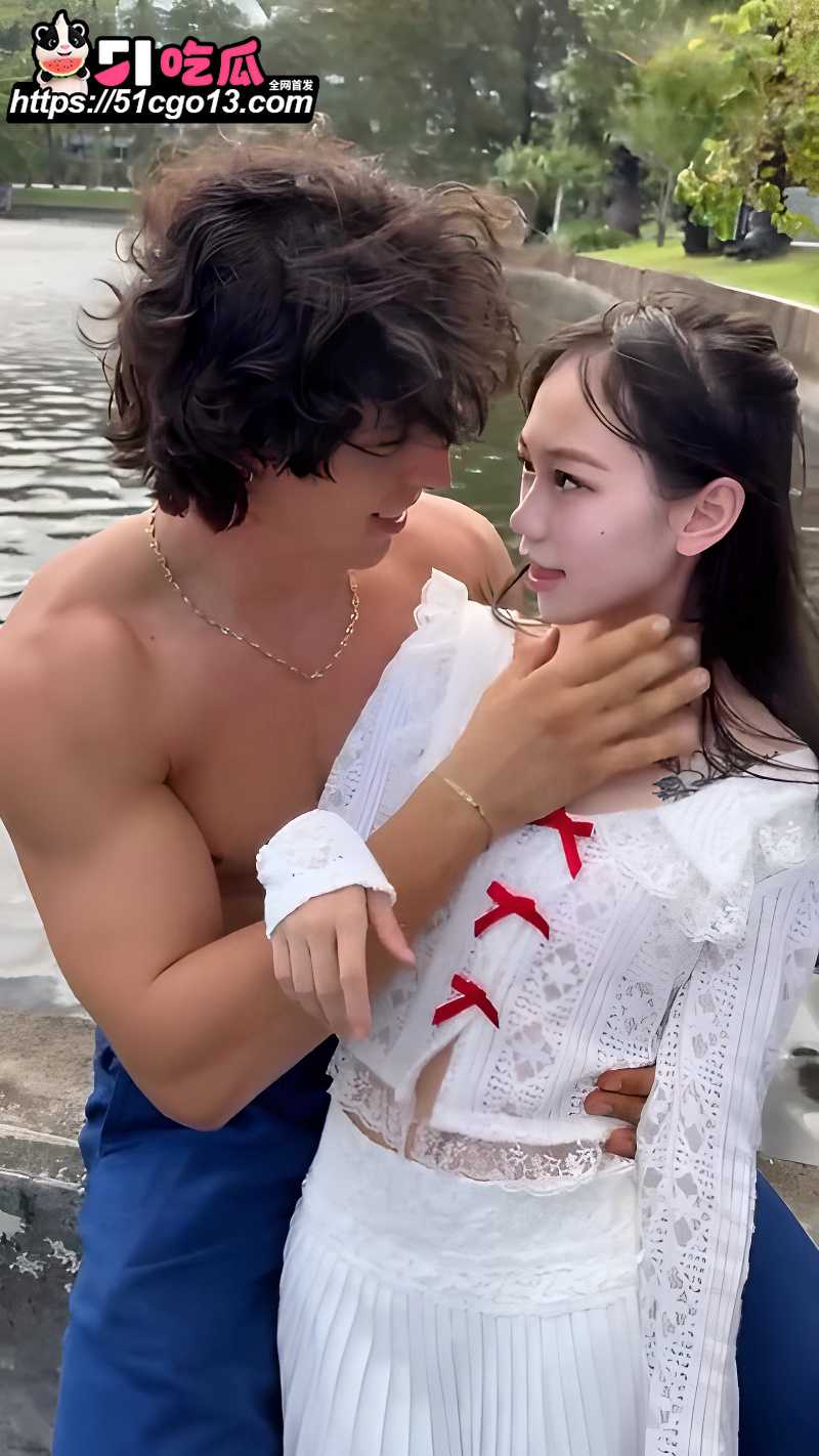 18岁萝莉乐迪约炮肌肉猛男Gattouz0 3