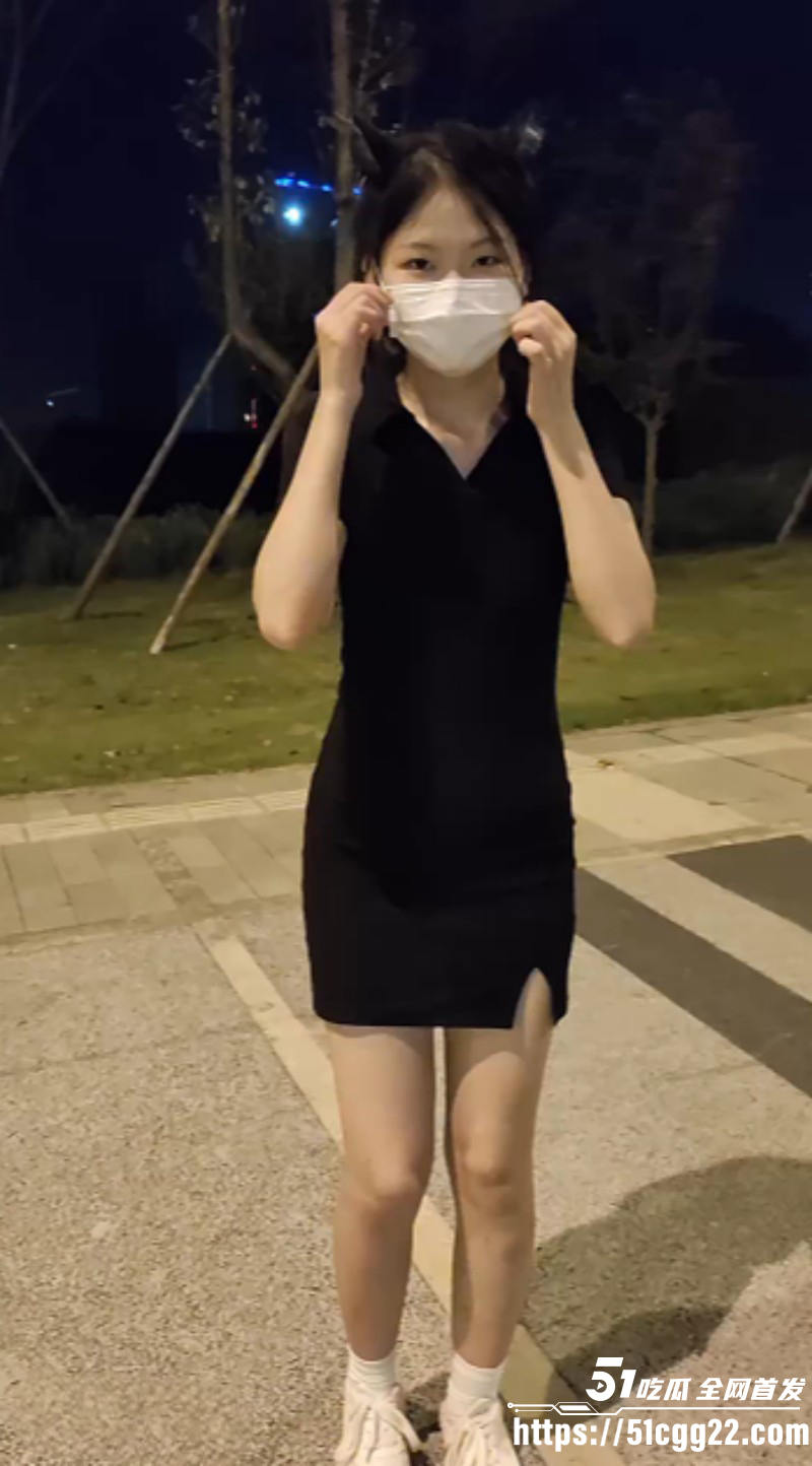 推特福利姬一口白桃七露出合集01