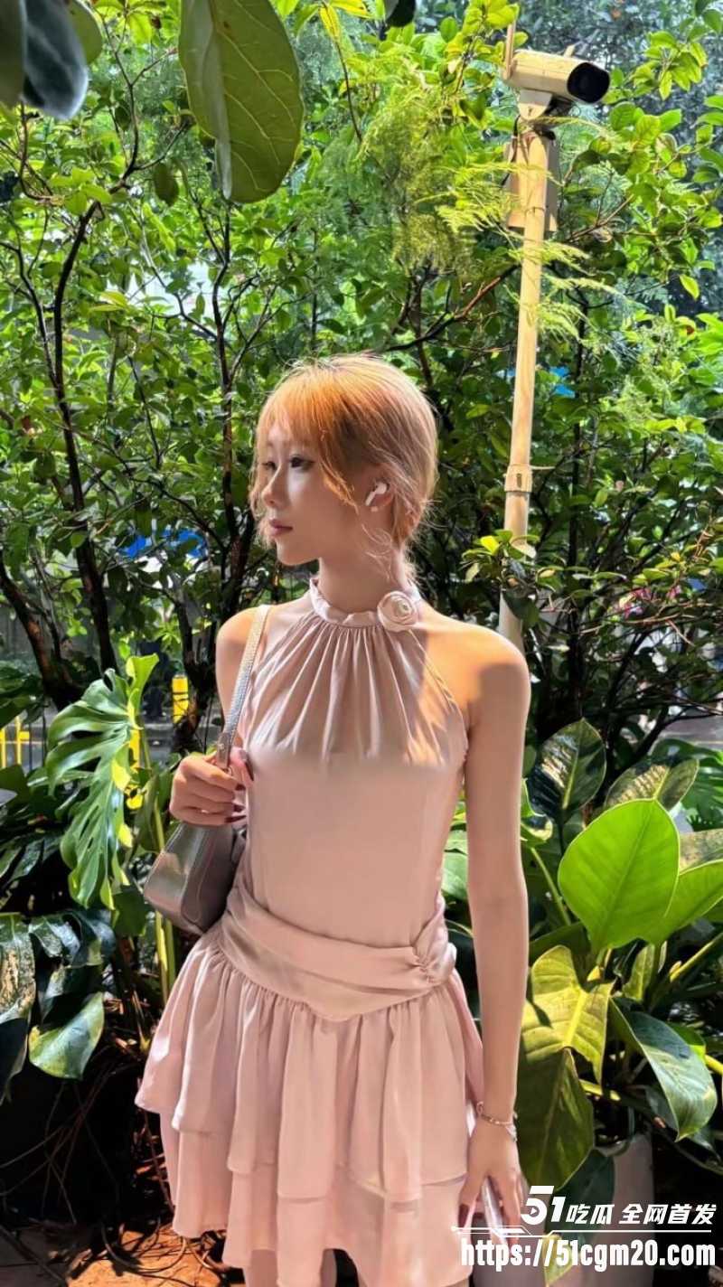 杨小叶被金主爸爸包养1