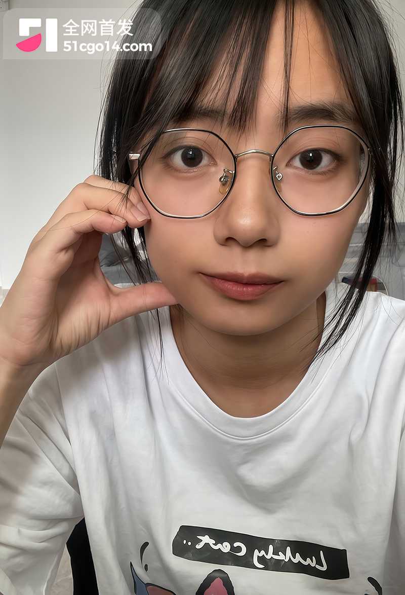 广东揭阳大奶眼镜学生妹自慰视频  7 拷贝
