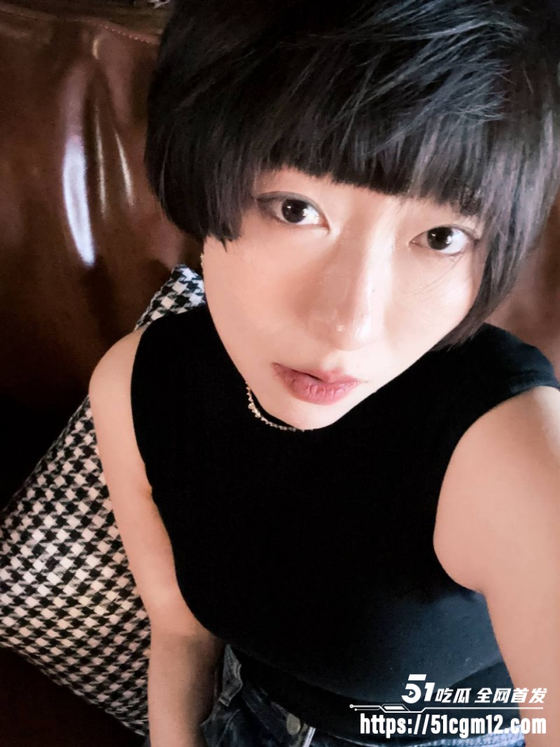 甘肃短发少妇 马燕 出轨公司领导自拍  1