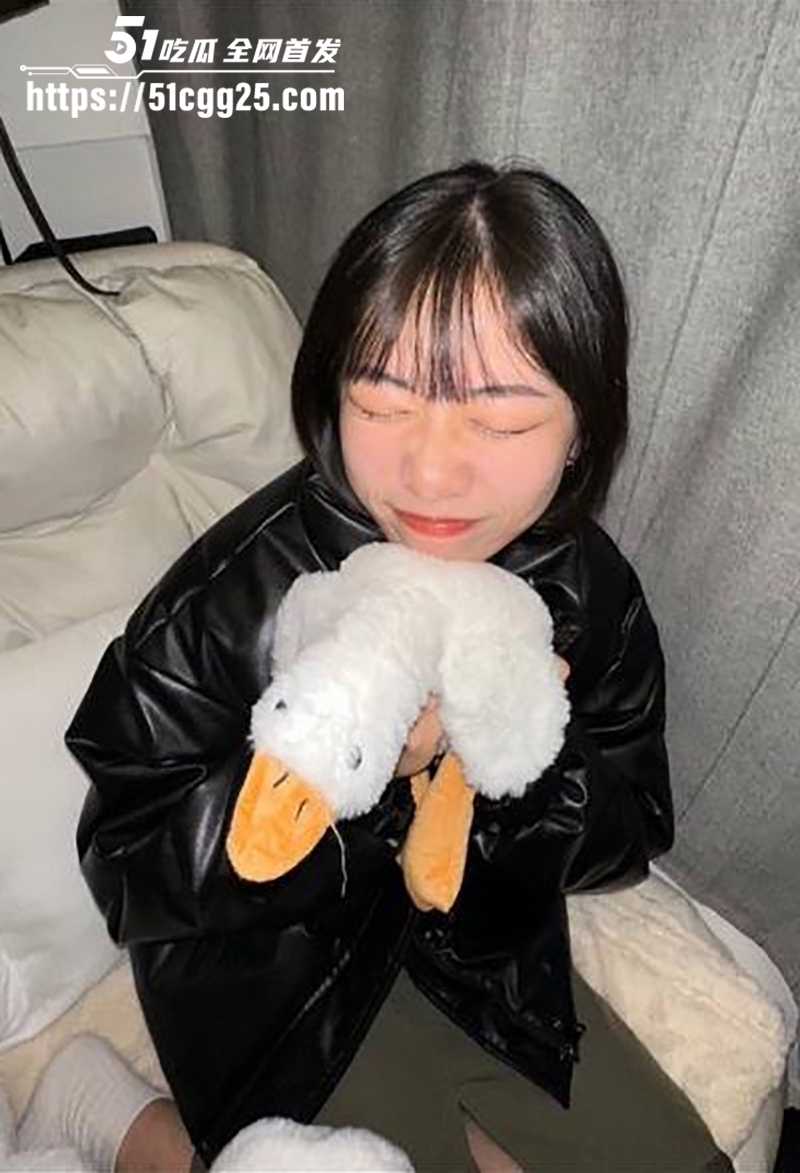 新生谢凯琪与前男友自拍的露脸性爱视频曝光3拷贝