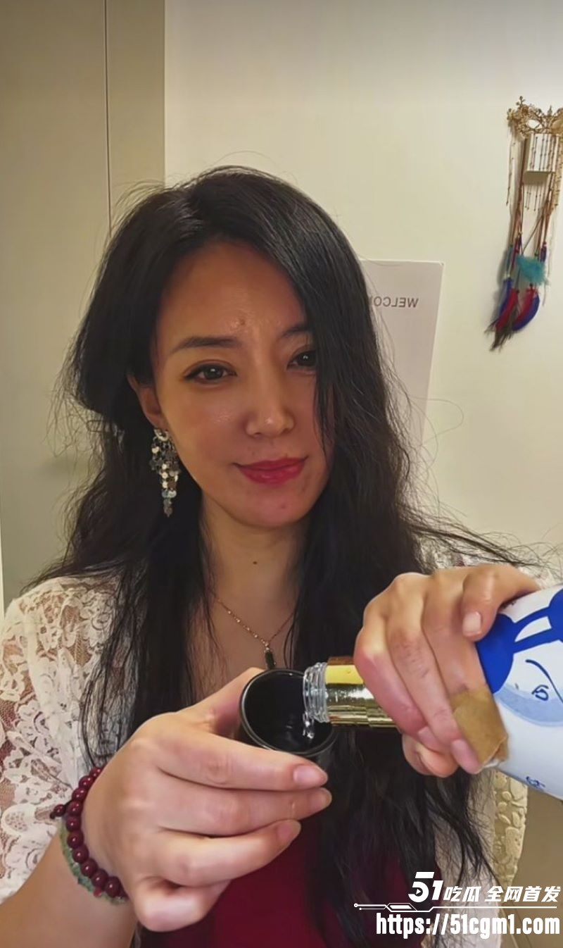 上海浦东富婆包养小鲜肉视频流出 1