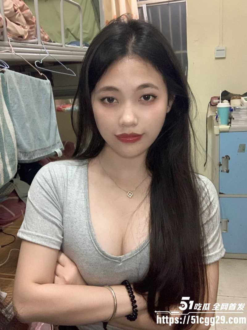 清纯学生妹宿舍自慰被曝光01
