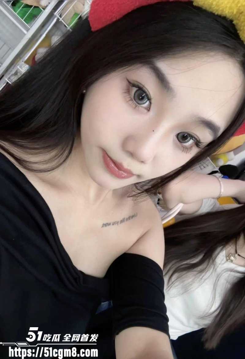 重庆高颜值反差婊杨婉淇不雅视频流出1拷贝