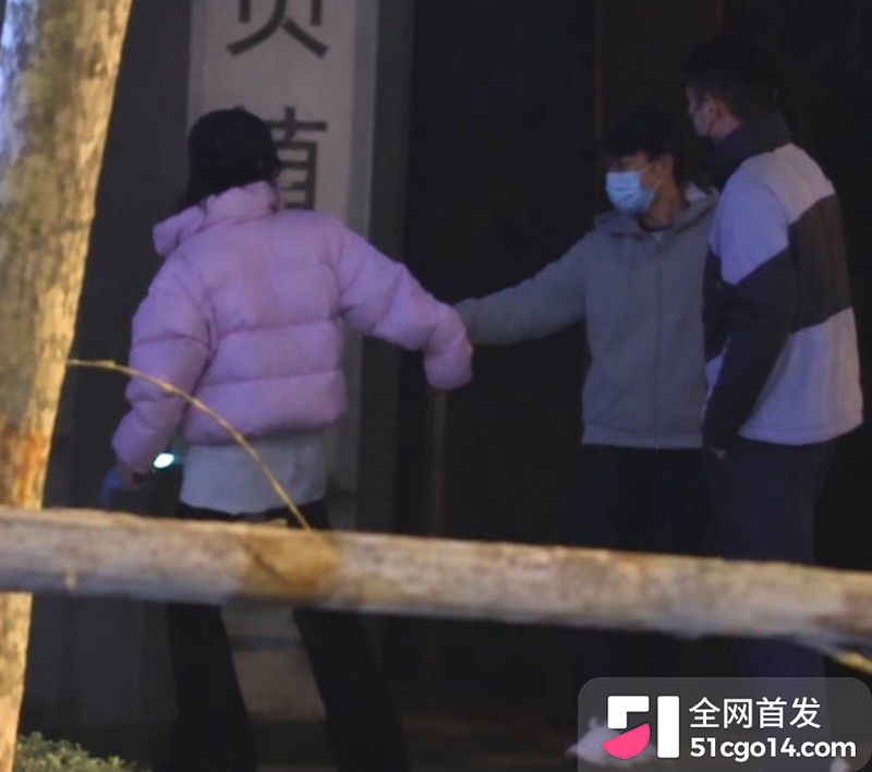 德云少班主 郭麒麟 与蒋依依恋情曝光 街头醉吻不雅视频流出 老郭有希望抱孙子
