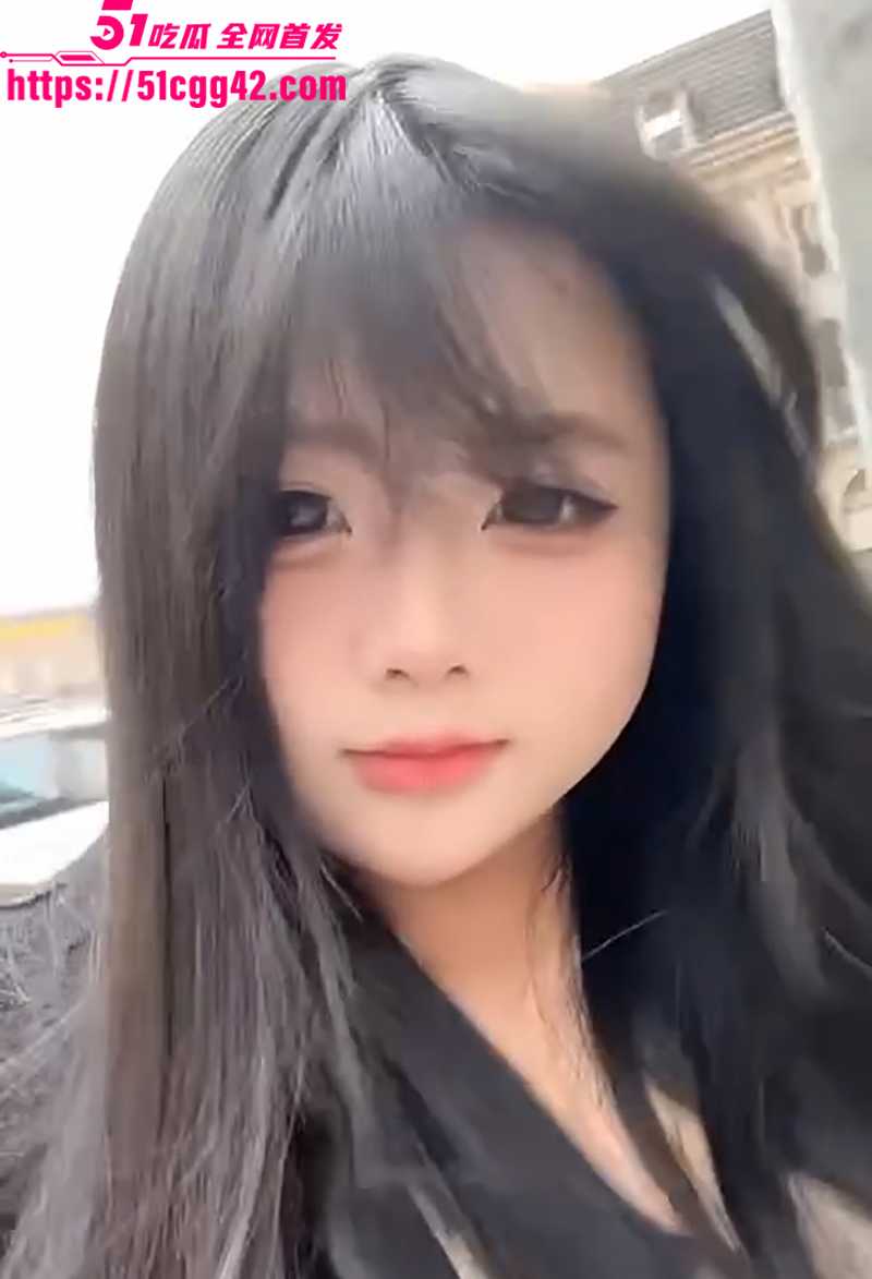 南充精神小妹王小月福利露出视频流出1拷贝
