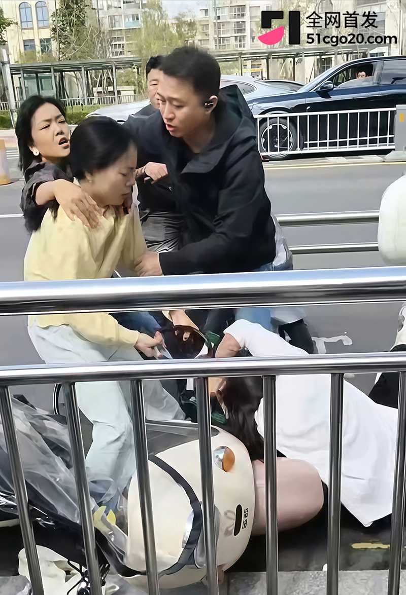 青白江小学门口吵架杀人 4 拷贝