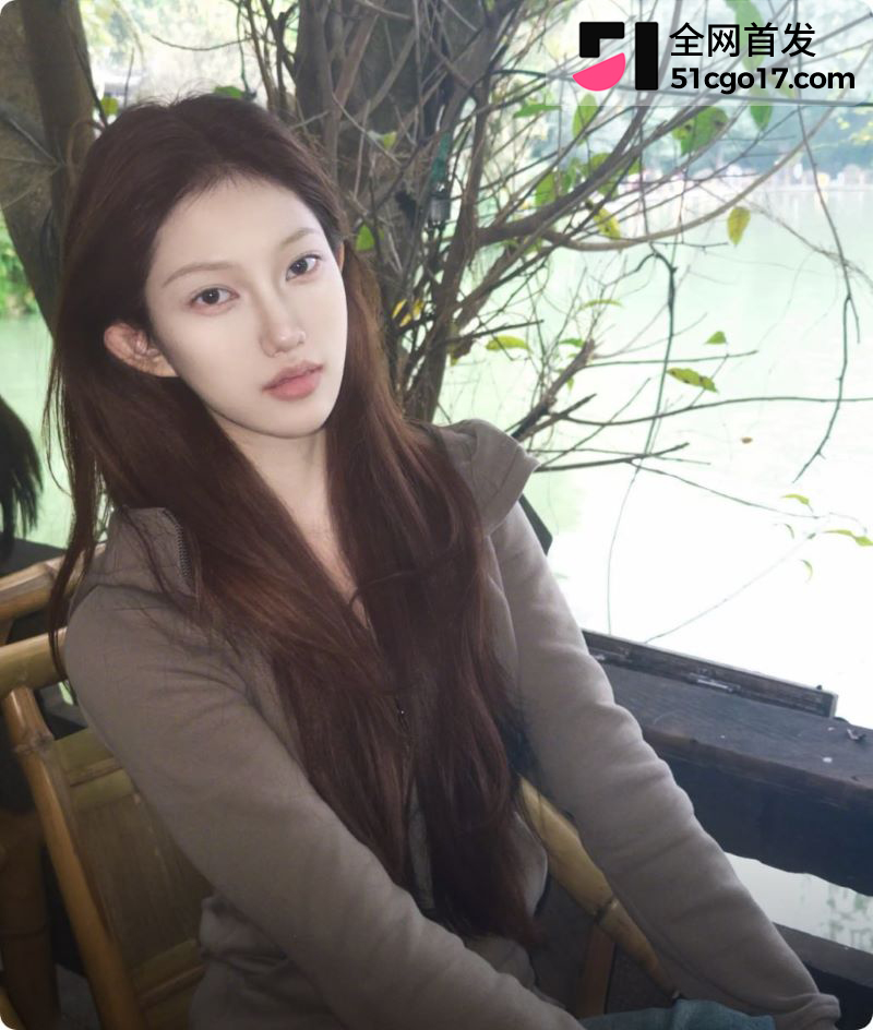 抖音美女ninniii大巴车视频翻车 5