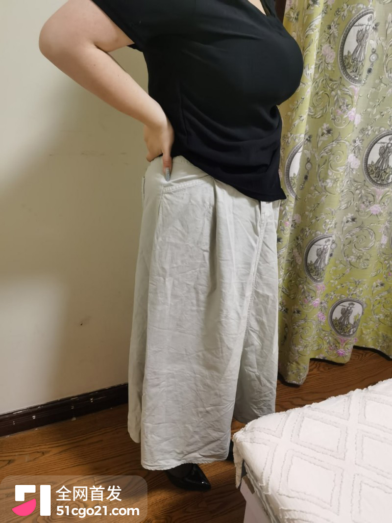 海角大神乱伦皮皮瞒着妈妈隔壁屋做爱1