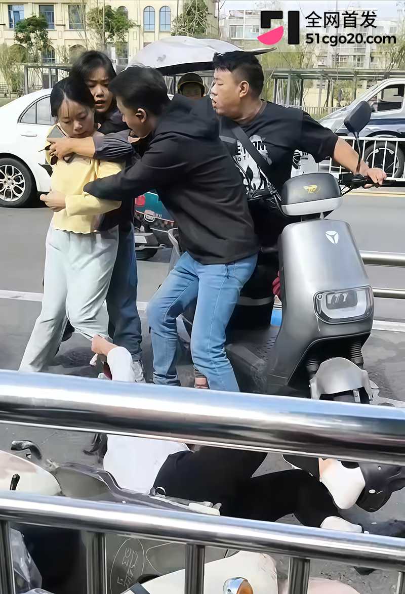 青白江小学门口吵架杀人 5 拷贝