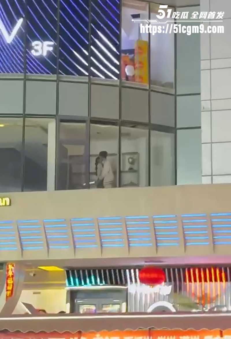 高颜值小情侣大楼激情缠绵被偷拍 1 拷贝
