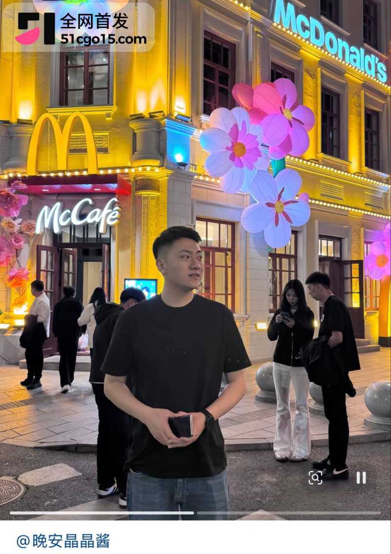 老戴砸钱整容养出百万网红16