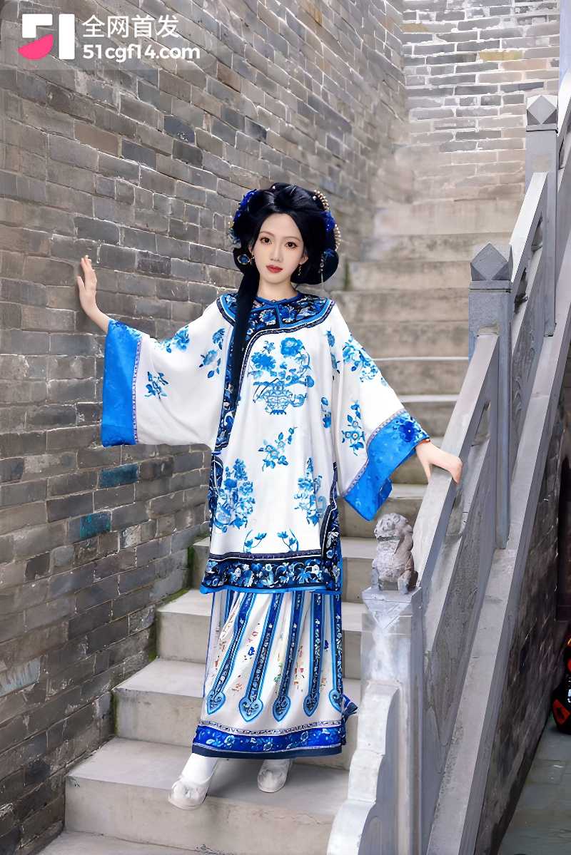 性瘾母狗不雅私拍泄密1