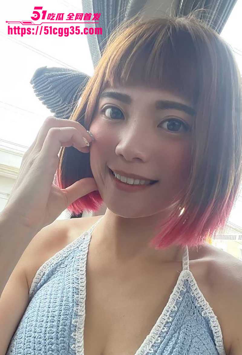 浓眉大眼短发齐刘海反差妹3P性爱视频流出1拷贝