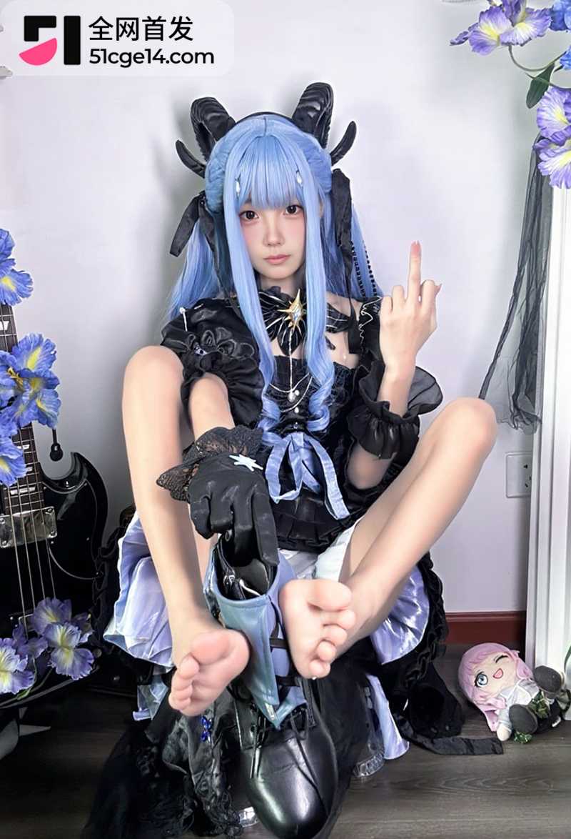推特福利姬琴里gogo梨cos丰川祥子足控诱惑3拷贝